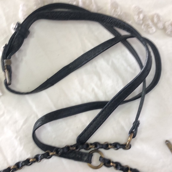 ELLIOT LUCCA black genuine leather crossbody. Adjustable straps. 3 way zippers. - Picture 4 of 7